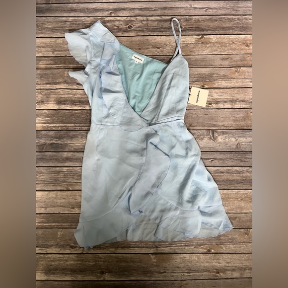 Superdown Are Anna Wrap Dress Baby Blue NWT Small - Picture 2 of 3